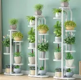 Estantería de metal para plantas