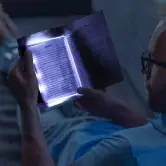 Luz de lectura para libros de papel o e-books