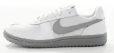 Zapatillas de deporte blancas y grises Field General de Nike. Zapatillas de deporte blancas y grises Field General de Nike.