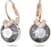 "Pendientes Bella V de Swarovski, Talla redonda, Grises y Baño en oro rosa" (81 letras)