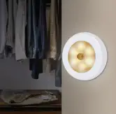 Luz nocturna con sensor movimiento solo 1,8€