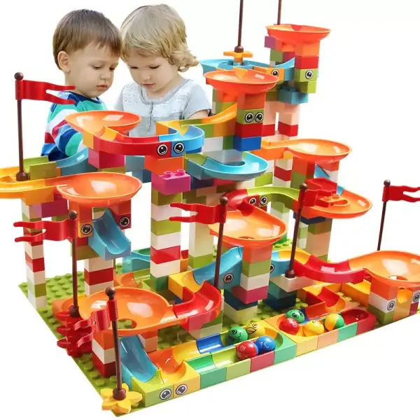 Bloques de construcción de carreras de canicas para niños Bloques de construcción de carreras de canicas para niños
