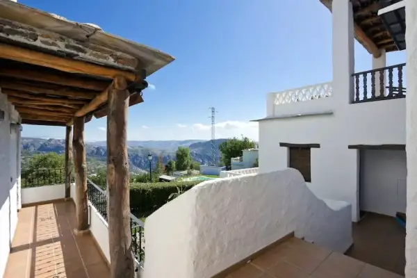 Escapada rural a La Alpujarra: Granada - 1 noche con Alojamiento, Desayuno o Media Pensión + Acceso a Baño Turco Escapada rural a La Alpujarra: Granada - 1 noche con Alojamiento, Desayuno o Media Pensión + Acceso a Baño Turco
