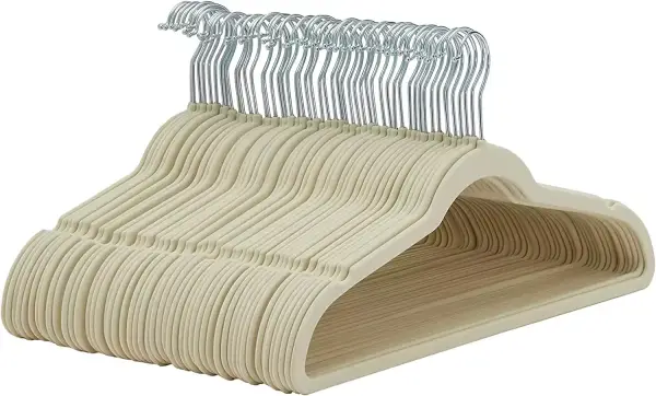 Pack de 50 perchas de terciopelo Amazon Basics Pack de 50 perchas de terciopelo Amazon Basics