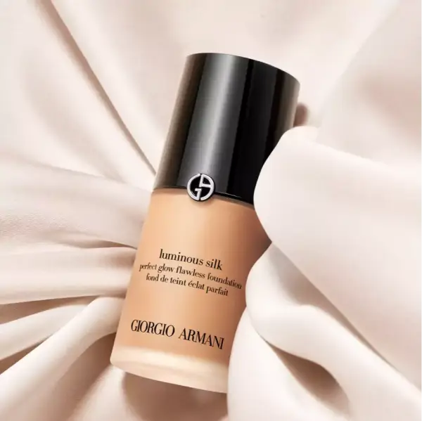 Muestra GRATIS Base de Maquillaje Armani Luminous Silk Muestra GRATIS Base de Maquillaje Armani Luminous Silk
