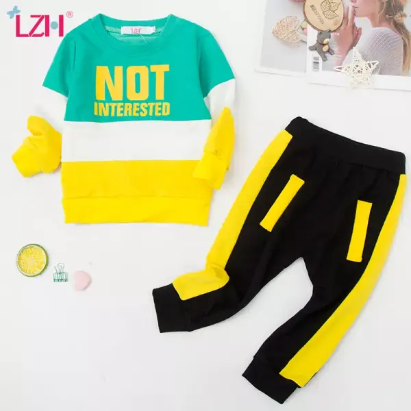 Conjunto de ropa infantil deportivo Conjunto de ropa infantil deportivo