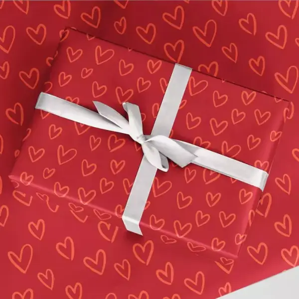 Papel de regalo con motivo de San Valentin Papel de regalo con motivo de San Valentin