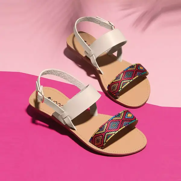 Sandalias planas en símil pie Sandalias planas en símil pie