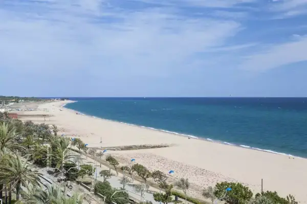 5 Noches en la costa del Maresme en Hotel 3 estrellas junto al mar y con piscina 5 Noches en la costa del Maresme en Hotel 3 estrellas junto al mar y con piscina