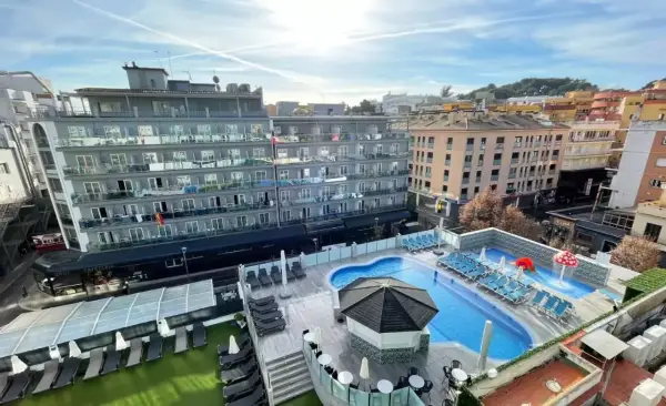 Hotel 4 ⭐️ con desayuno en Lloret del Mar Costa Brava Hotel 4 ⭐️ con desayuno en Lloret del Mar Costa Brava