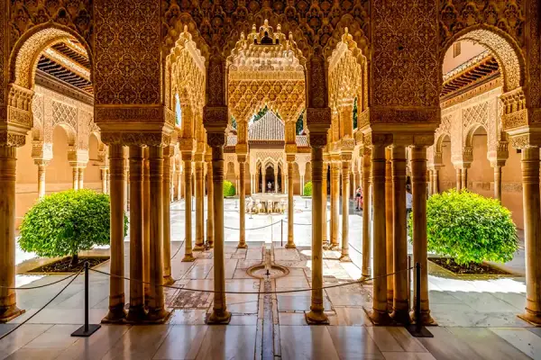 Hotel 4⭐️ con desayuno + Entradas Guiadas a la Alhambra y Generalife Hotel 4⭐️ con desayuno + Entradas Guiadas a la Alhambra y Generalife