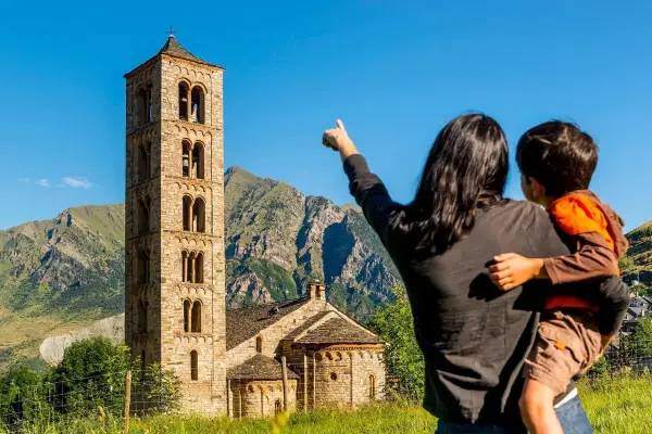 Apartamentos para hasta 6 personas con piscina y animación a la Vall de Boí desde 1 noche Apartamentos para hasta 6 personas con piscina y animación a la Vall de Boí desde 1 noche