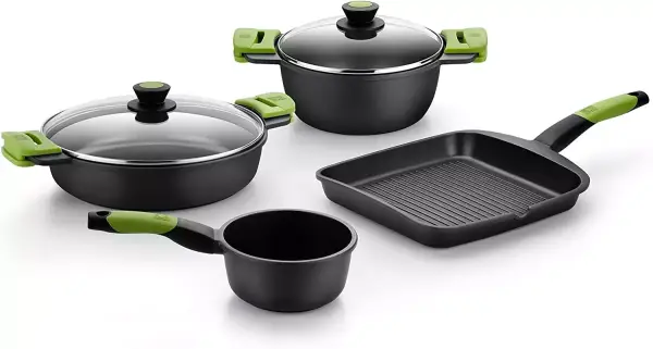 Batería de cocina de aluminio fundido antiadherente para todo tipo de cocinas. Batería de cocina de aluminio fundido antiadherente para todo tipo de cocinas.