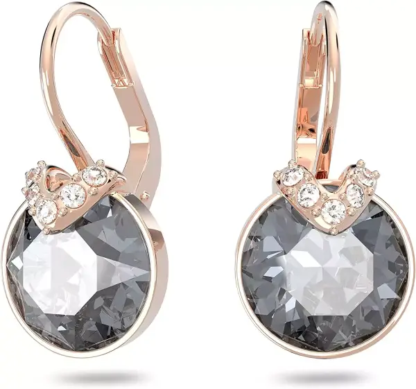 "Pendientes Bella V de Swarovski, Talla redonda, Grises y Baño en oro rosa" (81 letras) "Pendientes Bella V de Swarovski, Talla redonda, Grises y Baño en oro rosa" (81 letras)