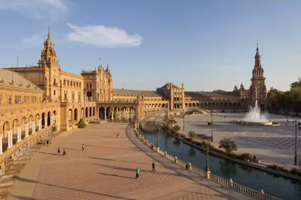Vuelos ida y vuelta a Sevilla (muchas fechas y aeropuertos) Vuelos ida y vuelta a Sevilla (muchas fechas y aeropuertos)