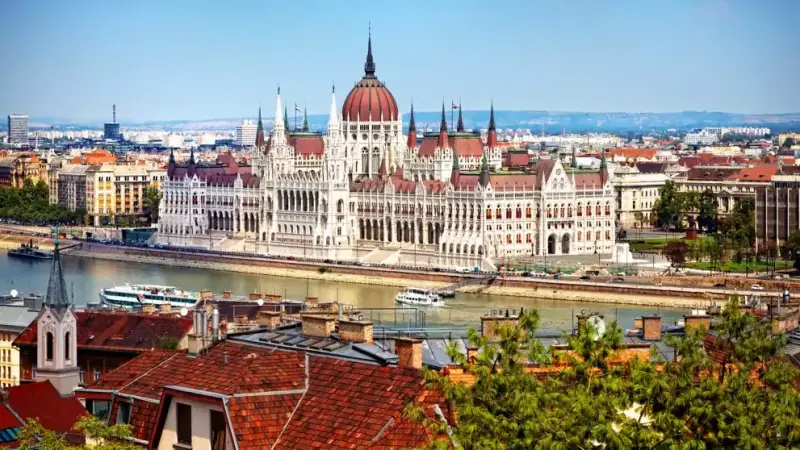 Vuelos + 5 noches en hotel 4 estrellas en Budapest Vuelos + 5 noches en hotel 4 estrellas en Budapest