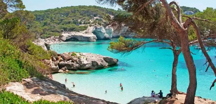 Menorca: Vuelos + 7 Noches Apartahotel Menorca: Vuelos + 7 Noches Apartahotel