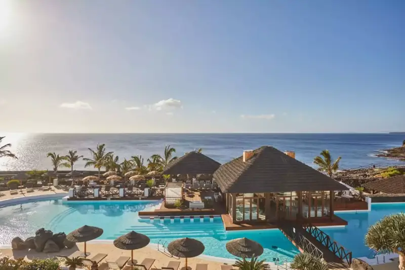Vuelos + de 3 a 7 noches de hotel 5⭐️ con vistas al océano en Lanzarote Vuelos + de 3 a 7 noches de hotel 5⭐️ con vistas al océano en Lanzarote