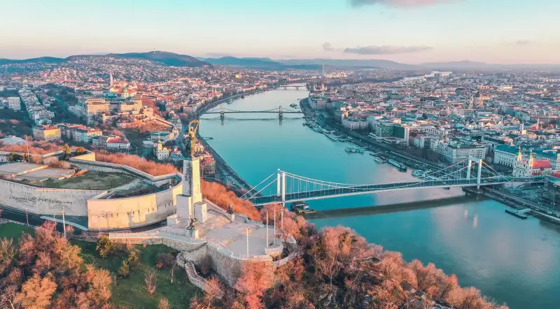 Vuelos + 2 Noches en hotel céntrico Budapest Vuelos + 2 Noches en hotel céntrico Budapest