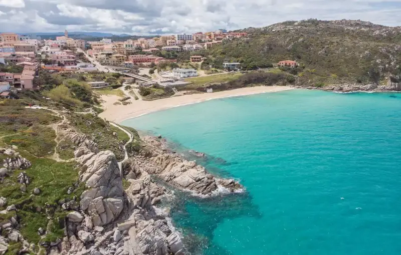Cerdeña con Ferry y Estancia desde 4 noches (Semana Santa y Verano 2025) Cerdeña con Ferry y Estancia desde 4 noches (Semana Santa y Verano 2025)