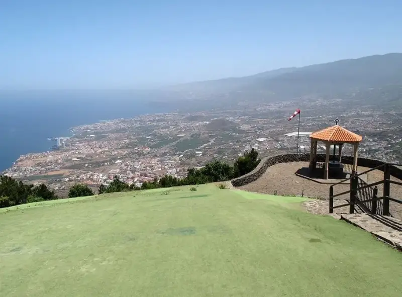 🌋🏝️¡ESTE VERANO A TENERIFE! 👨‍👩‍👧‍👦✈️ Desde 4 noches: Vuelos +  MEDIA PENSIÓN en hotel 3★ y -50% en niños al lado de la playa | Los Realejos