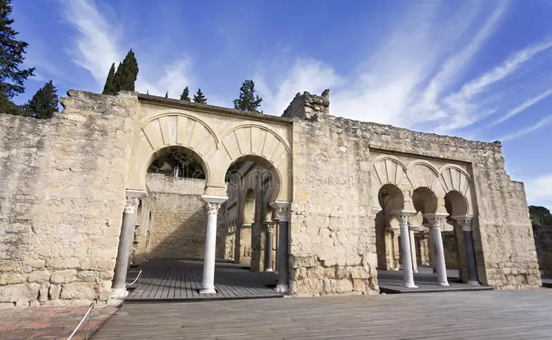 Estancia en el Hotel Ítaca Colon 2⭐️ + visita guiada por Medina Azahara Estancia en el Hotel Ítaca Colon 2⭐️ + visita guiada por Medina Azahara