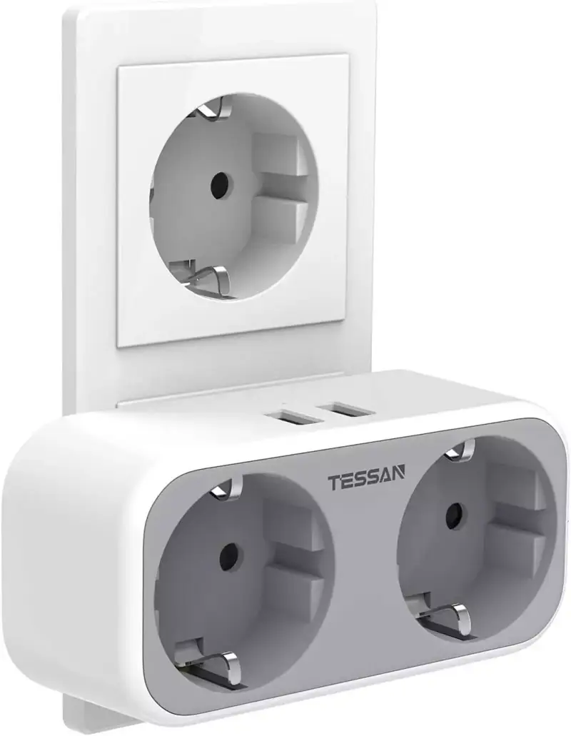 Enchufe doble + 2 puertos USB Enchufe doble + 2 puertos USB