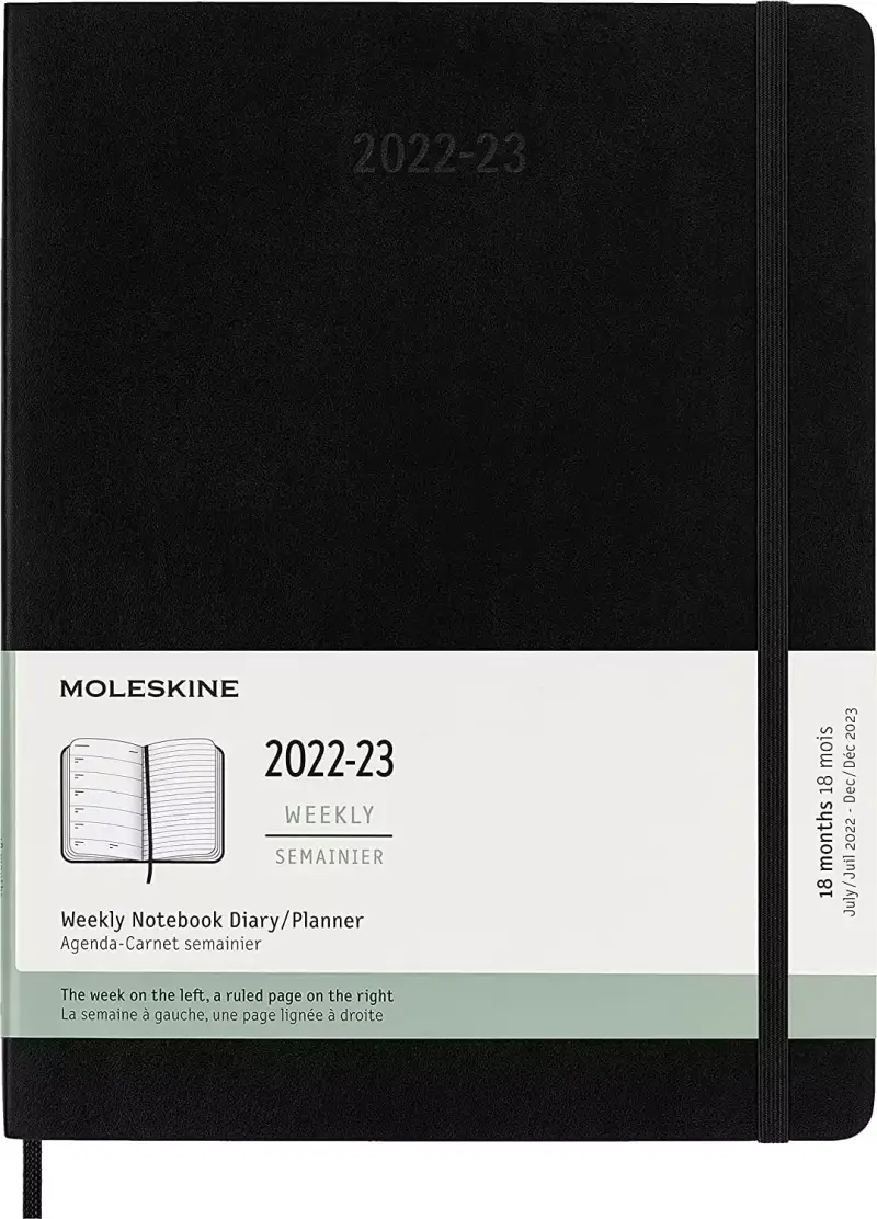 Agenda Moleskine 18 meses 2022-2023 con tapa blanda XL y cierre elástico en negro. Agenda Moleskine 18 meses 2022-2023 con tapa blanda XL y cierre elástico en negro.