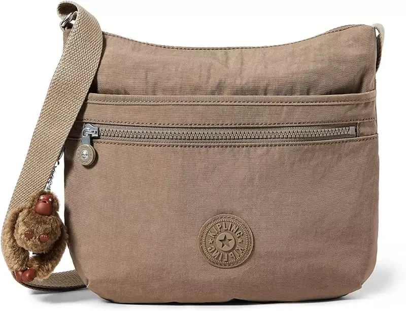 Bolso bandolera Kipling ARTO para mujer, color marrón True Beige, 29x26x4 cm. Bolso bandolera Kipling ARTO para mujer, color marrón True Beige, 29x26x4 cm.