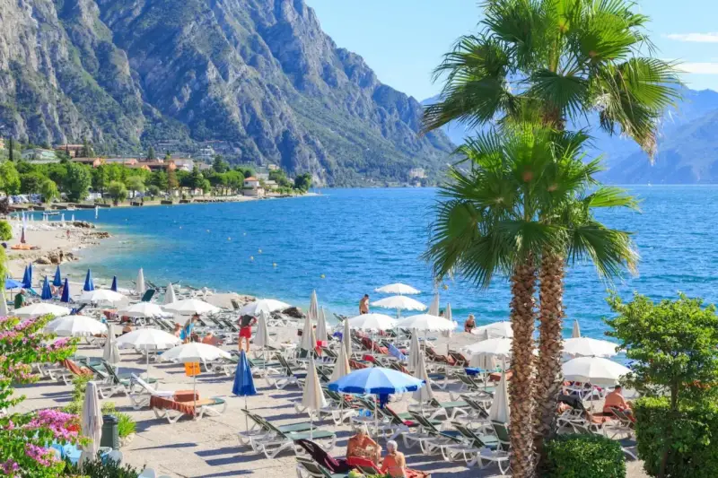 Todo Incluido al Lago de Garda en Hotel 4★ con Vistas y Playa Privada Todo Incluido al Lago de Garda en Hotel 4★ con Vistas y Playa Privada