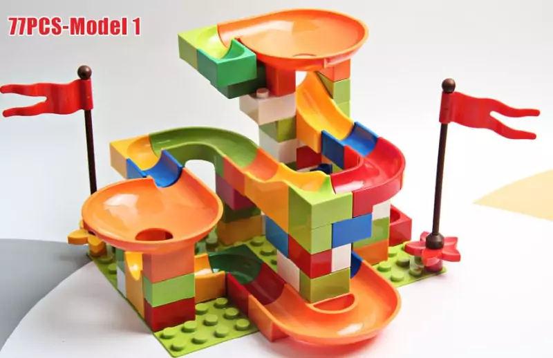 Juego de construcción carrera de canicas Juego de construcción carrera de canicas