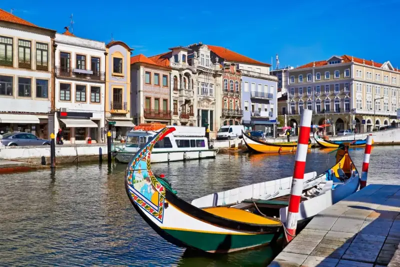 Puente de noviembre en la Venecia Portuguesa, Aveiro Puente de noviembre en la Venecia Portuguesa, Aveiro