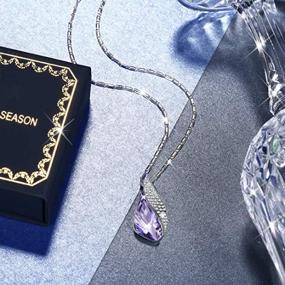 Colgante con forma de lágrima y cristales Swarovski