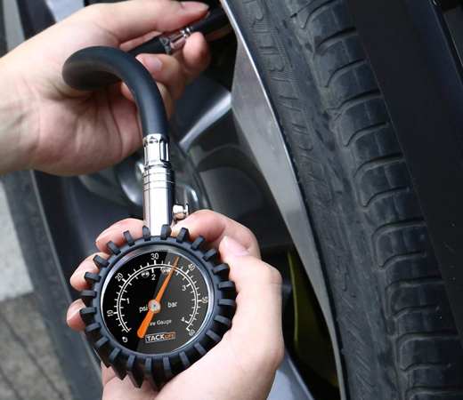 Medidor de presión para neumáticos de coches