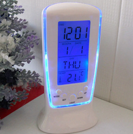 Reloj despertador LED con calendario y termómetro solo 2,8€