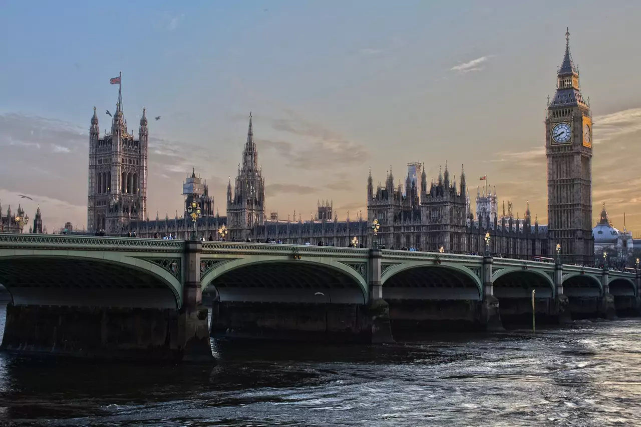 ESCAPADA A LONDRES: VUELOS + 3 NOCHES DE HOTEL DESDE 113,5 EUROS ESCAPADA A LONDRES: VUELOS + 3 NOCHES DE HOTEL DESDE 113,5 EUROS